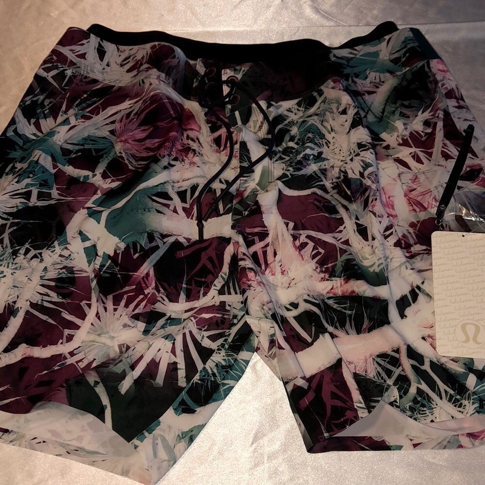 LULULEMON El Current Short Lined